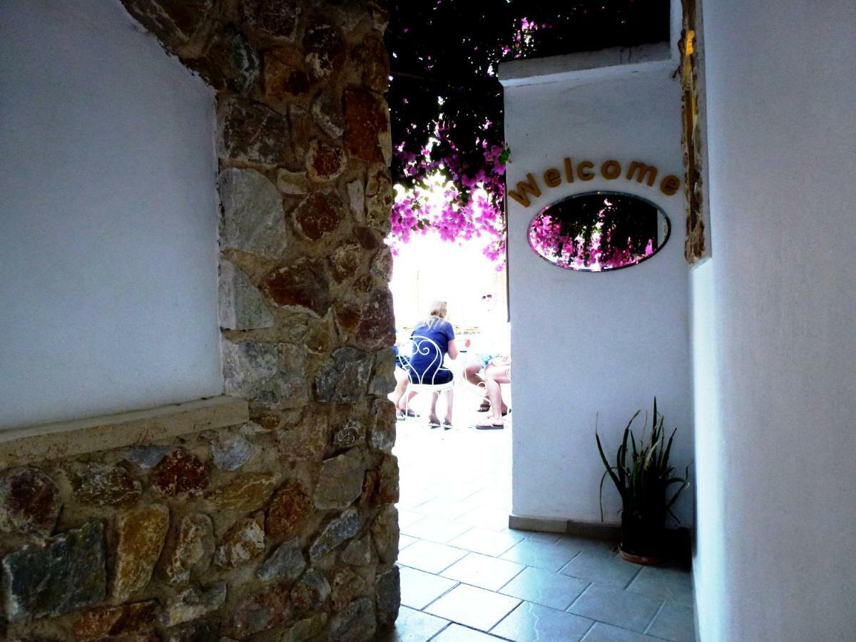 Bougainvillea Suites Kamári Esterno foto