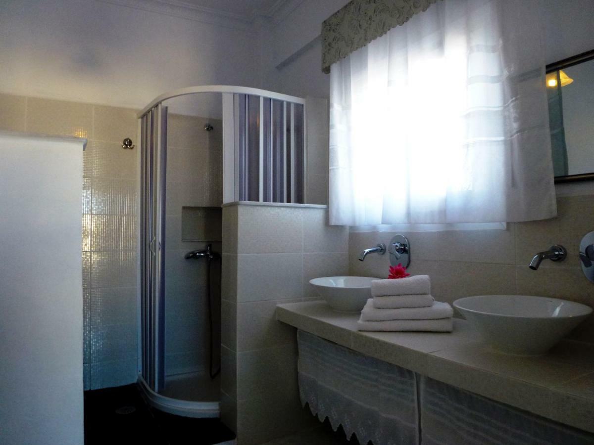 Bougainvillea Suites Kamári Esterno foto