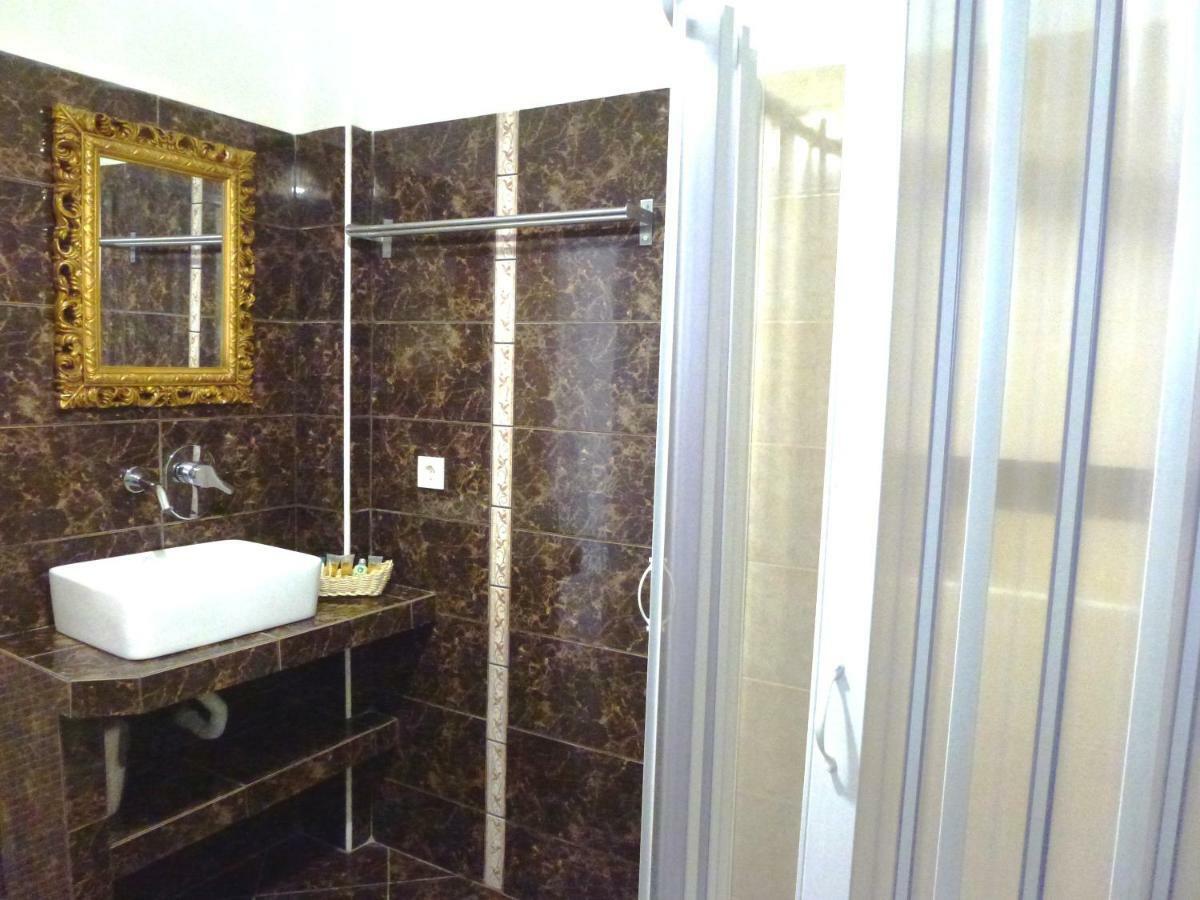 Bougainvillea Suites Kamári Esterno foto