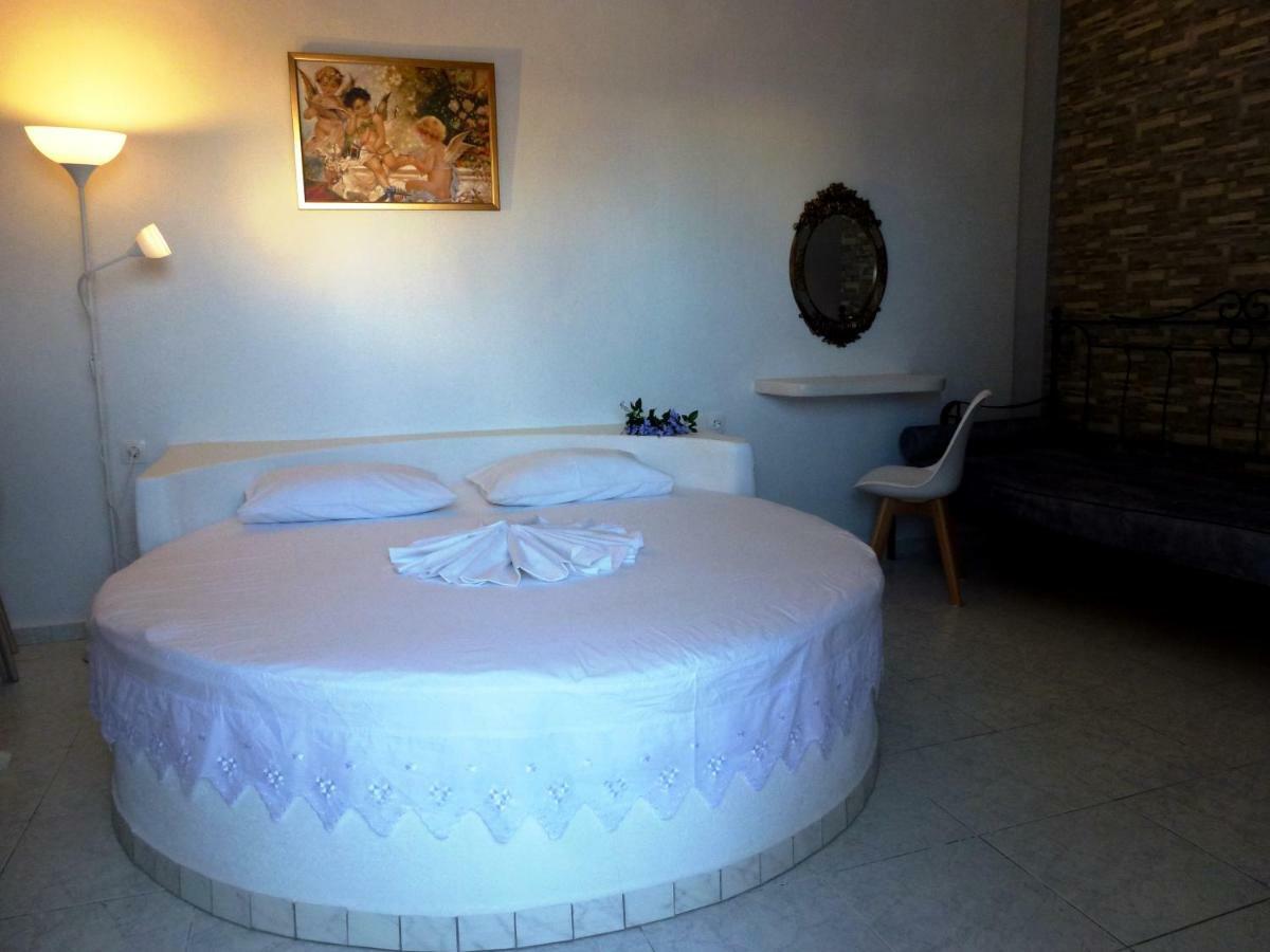 Bougainvillea Suites Kamári Esterno foto