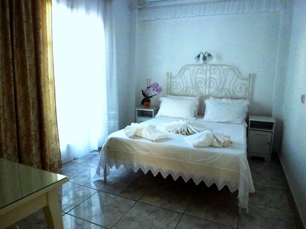 Bougainvillea Suites Kamári Esterno foto
