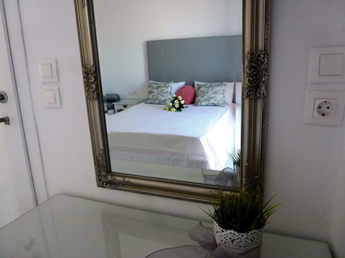 Bougainvillea Suites Kamári Esterno foto